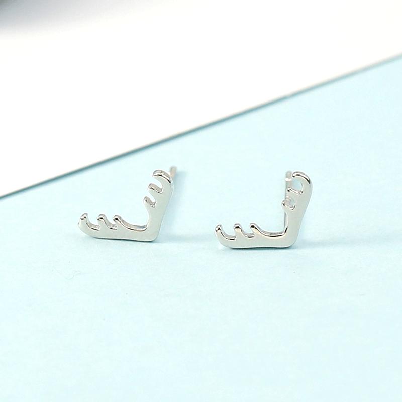 Orecchini a Bottone Antler da Donna Petite - Ispirati al Natale, Carini e Versatili.