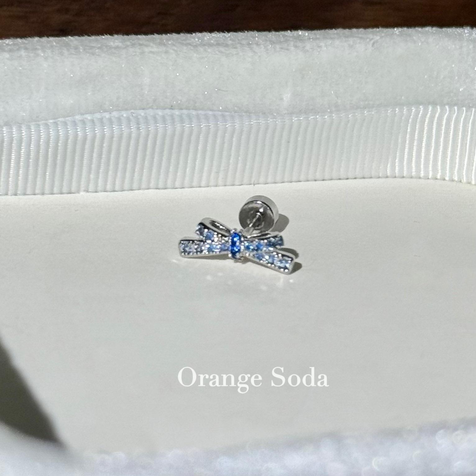 

Flash color zircon bow earbone studs, cold feeling, exquisite and sweet high-value earrings.