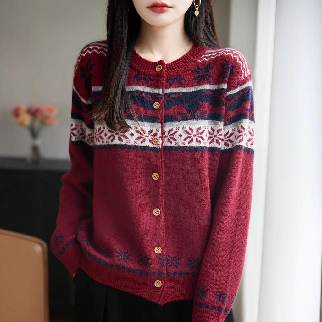 Women's Retro Maple Leaf Knit Cardigan - Thick, Three-Dimensional Jacquard, Autumn/Winter Loose Fit.