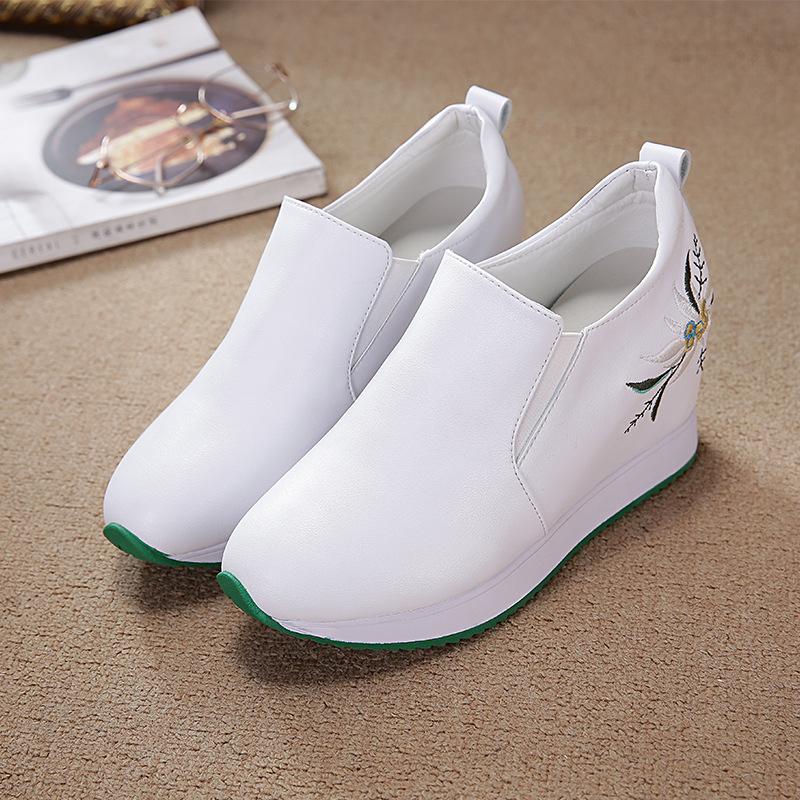 

Increase the height in autumn, new embroidery one-pedal breathable low-top single shoes, slope-eye women s casual shoes, white shoes, no 39 білий