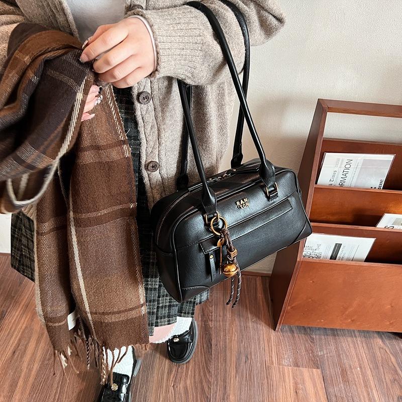 Large-capacity bag women's casual versatile 2025 new spring and summer shoulder armpit bag women's commuter pillow bag