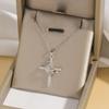 Collana da Donna con Croce di Zirconi Colorati - Design di Nicchia con Pendente Completamente Diamantato su Catena in Acciaio Inossidabile