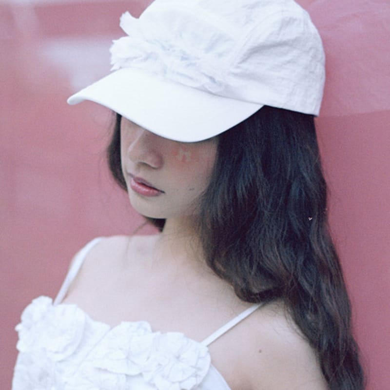 

poesiedame RUFFLE CAP IN CREAM single type