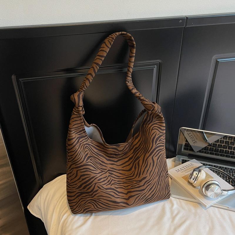 

Niche Korean version ins cloth bag canvas bag 2025 autumn new literary and high-value college student shoulder bag women