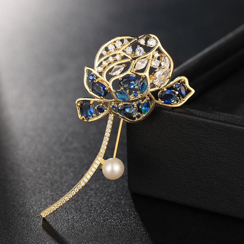 Elegant Zirconia Lotus Brooch: Sophisticated Suit Accessory