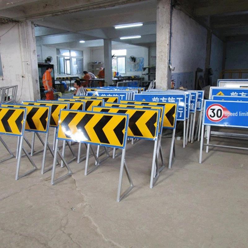 

No Entry: Road Work and Construction Site Warning Sign