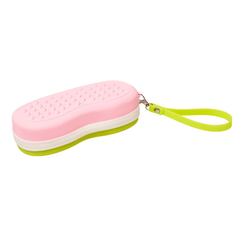 Portable Silicone Goggle Case with Double-Sided Ventilation Holes and Spacious Capacity, Featuring a Fashionable Handle.