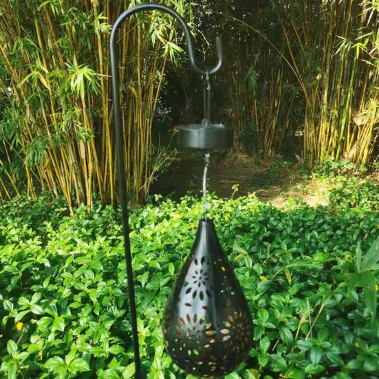 Outdoorlaterne IP44 Durchbrochene Eisenkunst Wasserdicht Lichtsteuerung Solarbetrieben Dekorative Projektionsleuchte