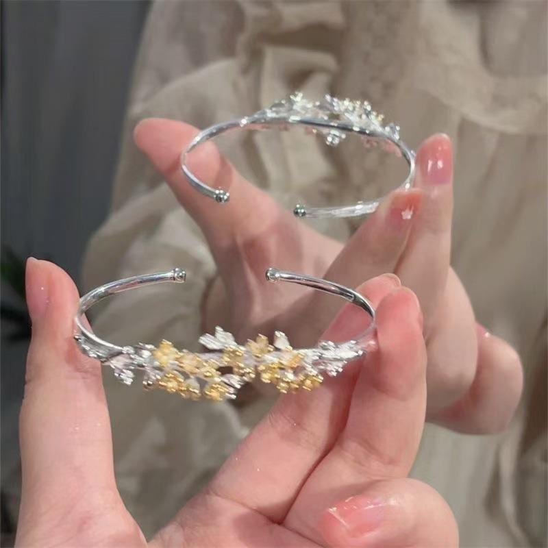 Plum Blossom Bell Bracelet Femininity Advanced Sense Adjustable Opening Bracelet Niche Design Versatile New Trendy Jewelry