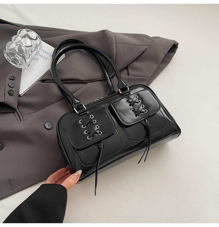 

Весенне-летняя ретро высококлассная маленькая квадратная сумка женская 2025 новая повседневная универсальная ручная сумка сумка на плечо подмышку