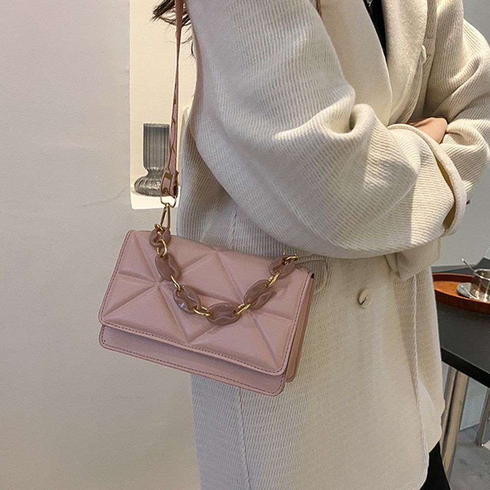 1PC Mote Dame Skulderveske Håndvesker PU-skinn Klaffveske Dame Metallkjede med stor kapasitet Casual Crossobdy Clutch