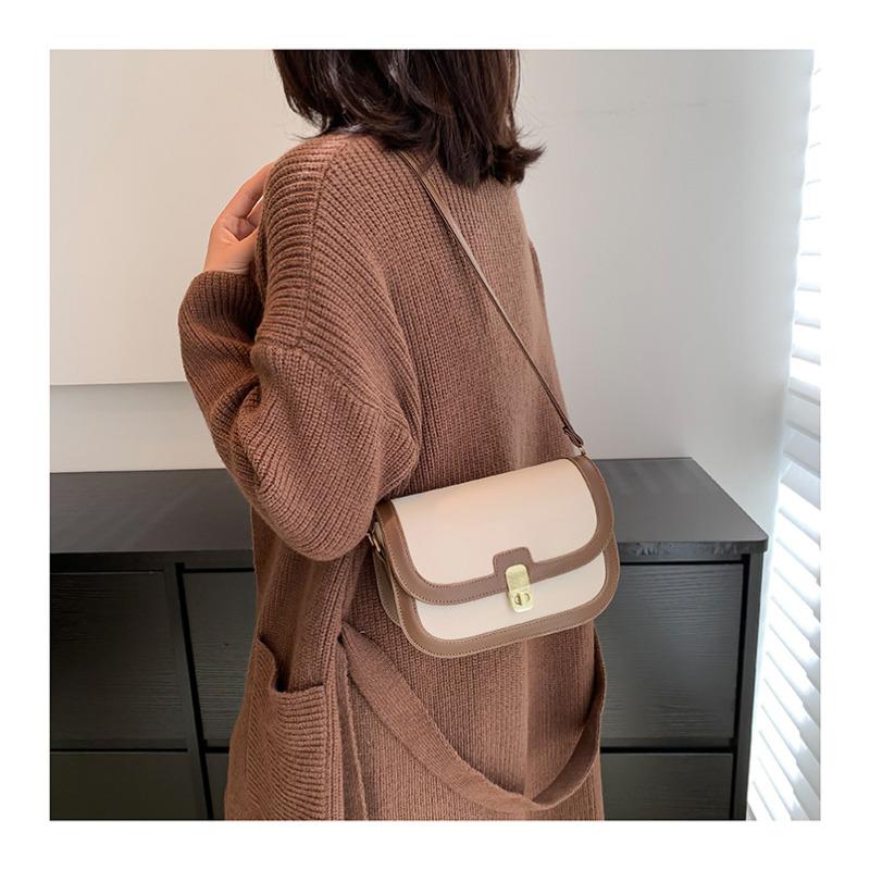 Bolsa de Ombro Quadrada Feminina em Couro Sintético 2026 Estilo Retrô Bolsa de Axila Transversal Textura Macia Fechamento com Fivela