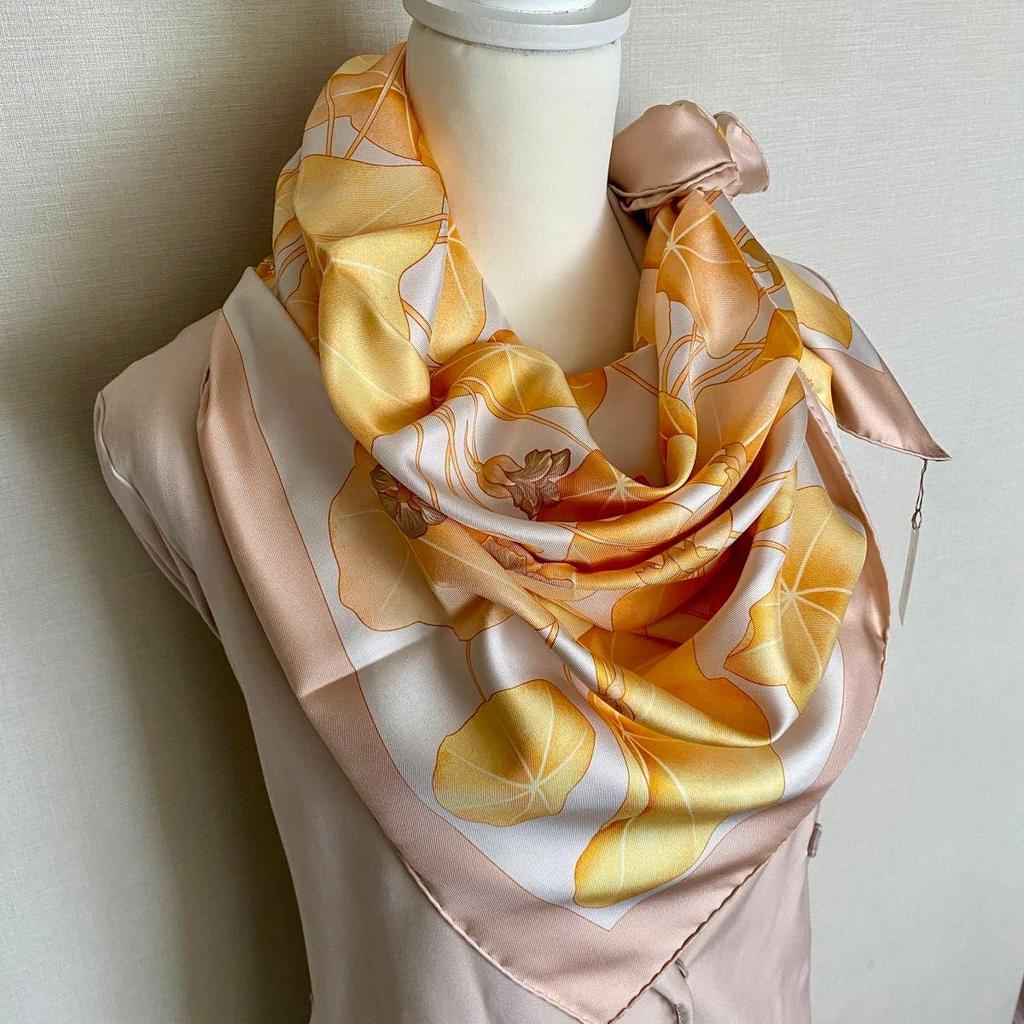 Used New, unused HERMES Carre 90 scarf