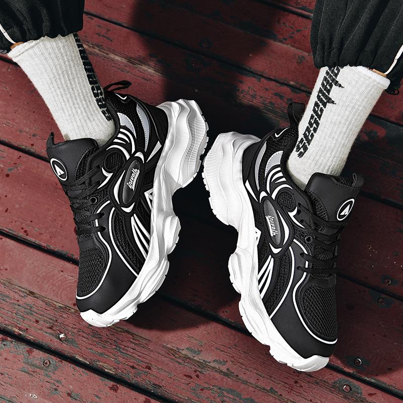 Dad Shoes Lightweight 2025 New Couple Shoes Middle School Students Breathable Mesh Surface Increased Black and White Casual Sports Style