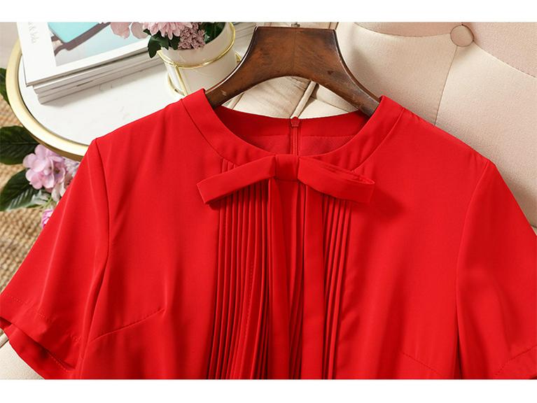 Rotes Chiffon-Minikleid mit kurzen Ärmeln: Übergröße im koreanischen Stil mit schlankmachendem, bauchbedeckendem Design.