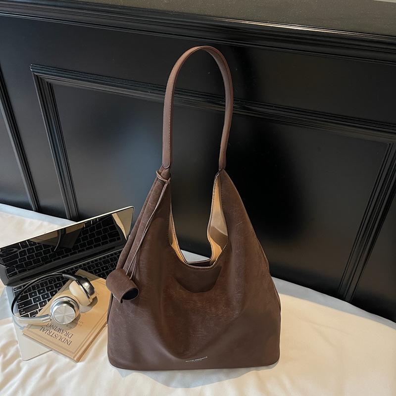 

Модная ретро замшевая сумка на плечо под мышкой женская 2025 новая осенне-зимняя универсальная сумка-шоппер для мамы сумка для поездок темно-коричневого