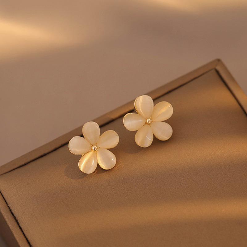 S925 Silver Cat s Eye Flower Stud Earrings – Elegant and Simple Jewelry for Women