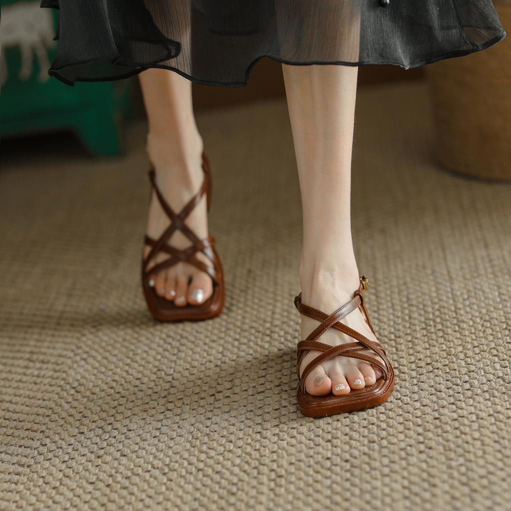 Brown Sandals Women's 2025 New Versatile Retro Open-toed Woven Hollow Roman Flat-bottomed Beach Comfortable Women's Sandals