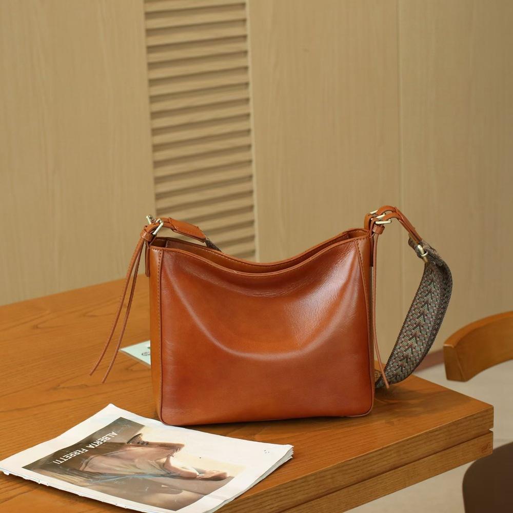 

Genuine Leather Women s Bag Luxury Designer Shoulder Bag Vintage Style High Quality Cowhide Women Crossbody Bags 8803