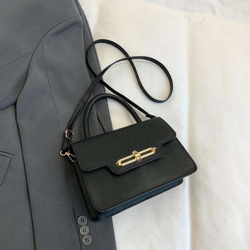 

Small bag women s 2025 winter trend versatile new fashion hard shell box bag contrasting color one shoulder messenger small square bag