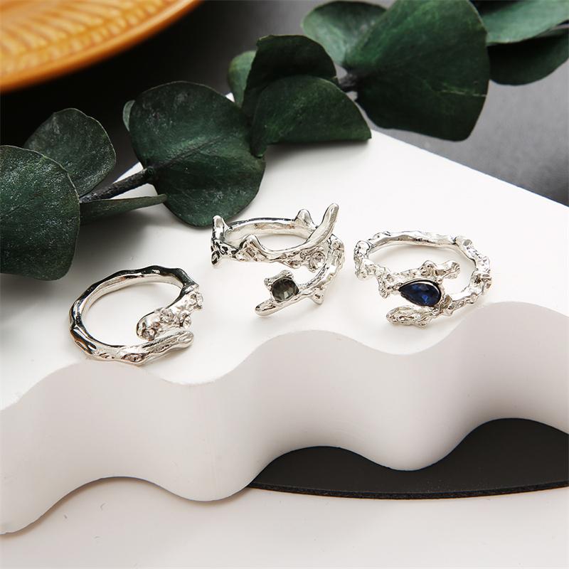 Kpop Silver Color Rings Set Y2K Crystal Heart Rings for Women Hollow Trendy Fashion Jewerly Emo Rings Accessories