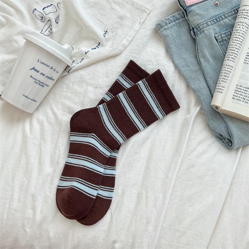 Ladies Spring and Autumn Retro Color Striped Cloth Logo Kitten Embroidery Medium Tube Pile Socks