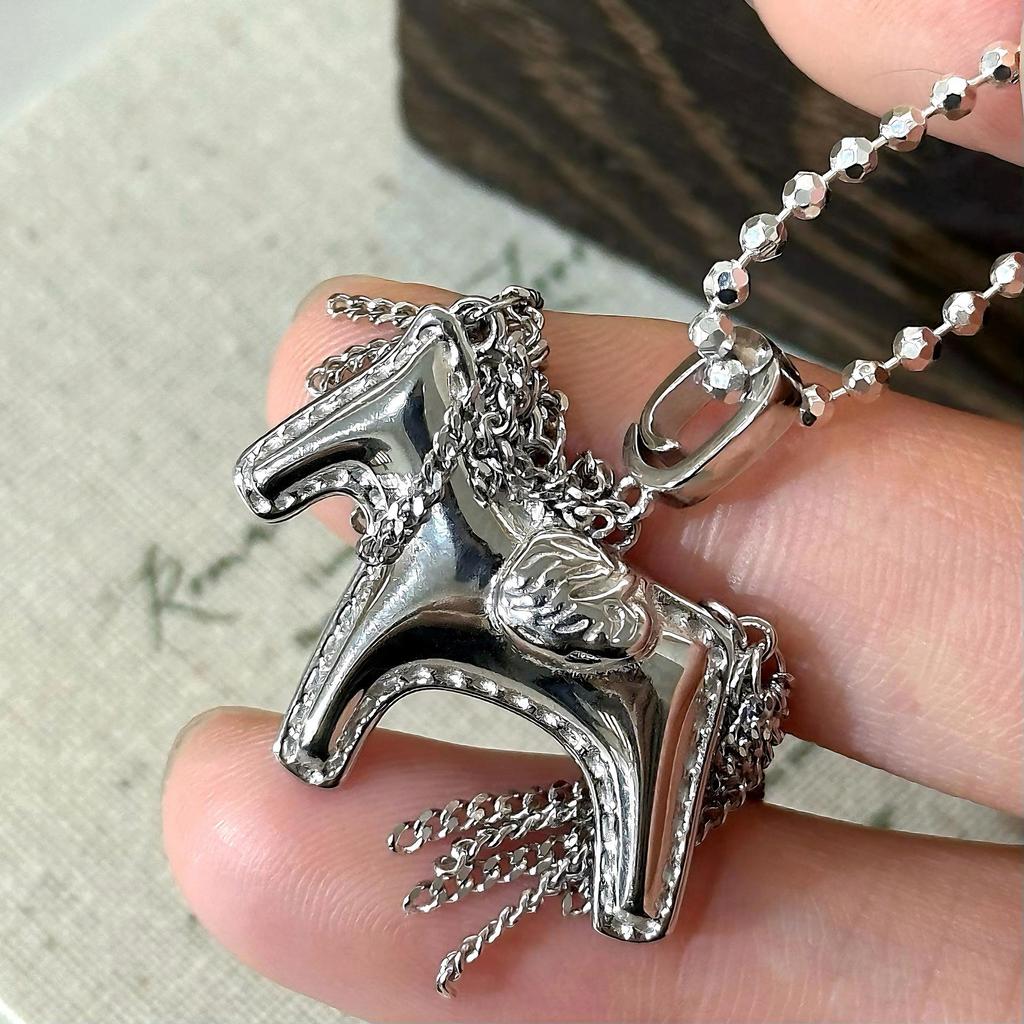 Korean Style S925 Sterling Silver Horse Pendant Necklace with Tassel - Elegant and Fashionable Design