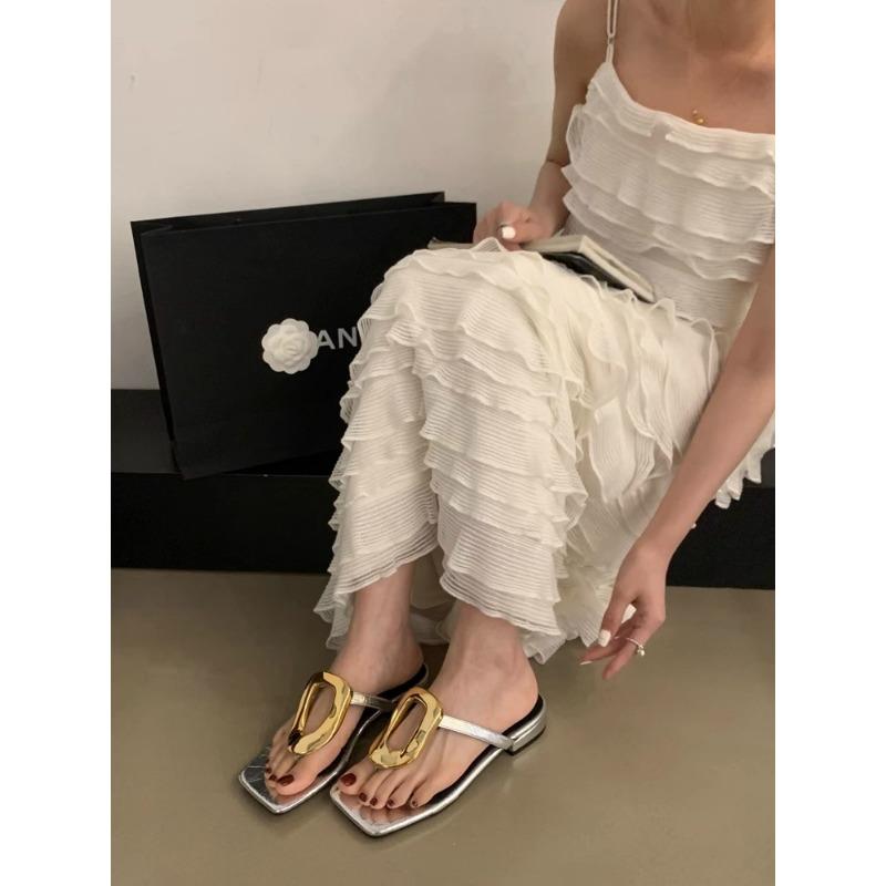 Women's Fashion Low Heel Sandals Women's Summer New Square Head Clip Toe Metal Square Buckle Temperament Flip-flops