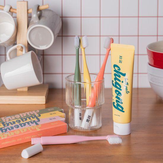 Chigong episode. Choose 1 of 2 eco-friendly toothbrushes (yellow/green)