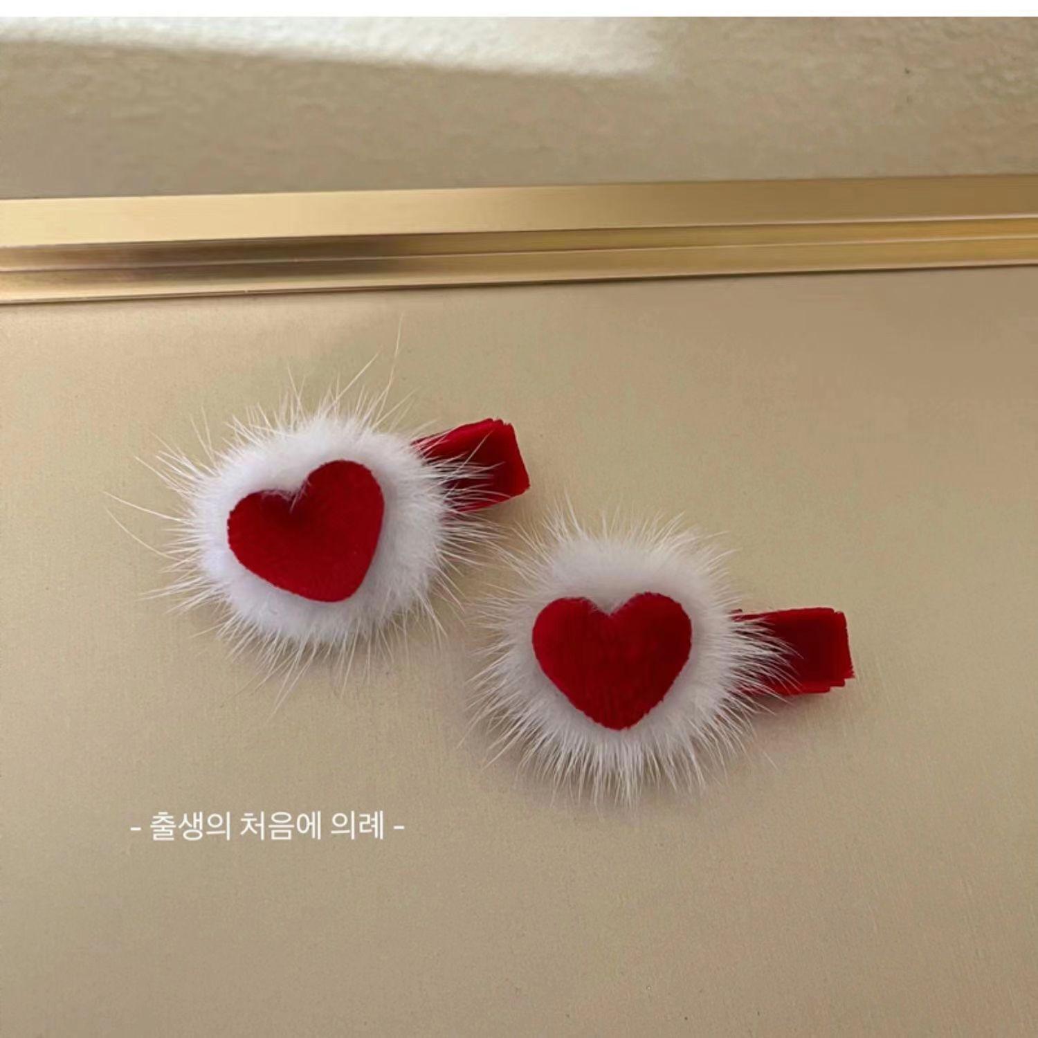 

Детская заколка-бант в форме сердца с кисточкой