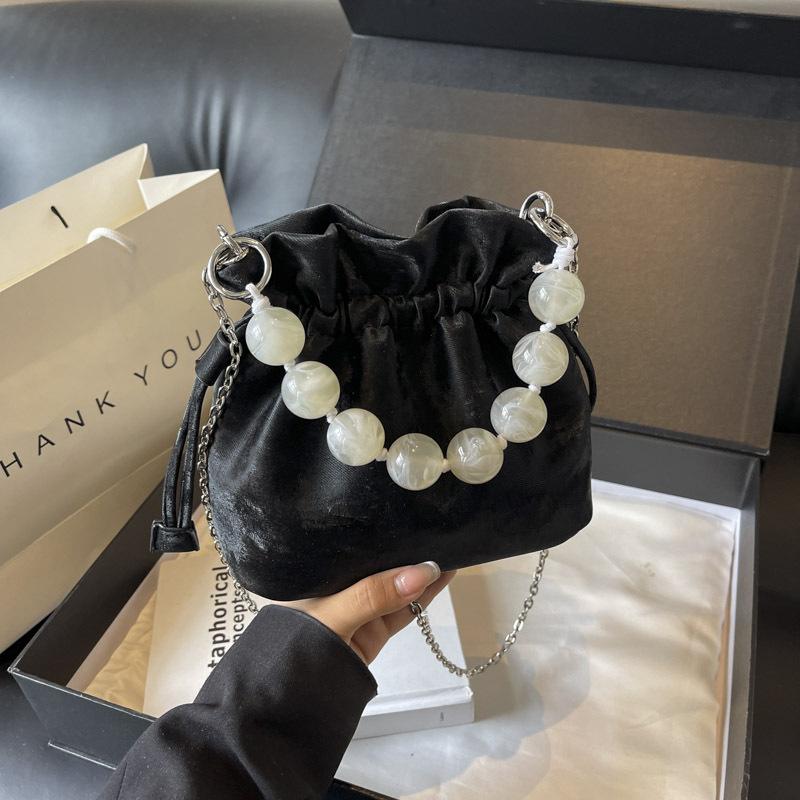 

Новая китайская бисерная портативная плиссированная сумка-мессенджер «мешок удачи» женская 2025 новый дизайн нишевая цепочка маленькая сумка