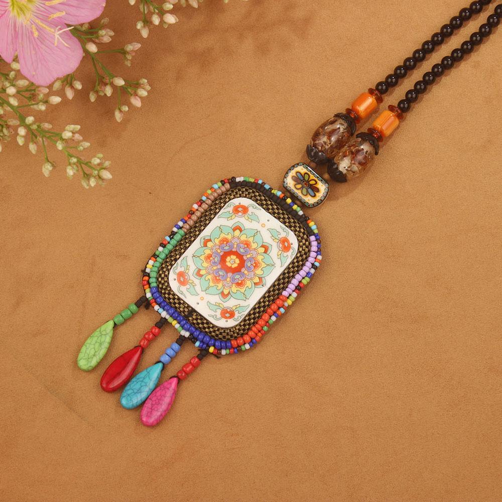 Nepálské šperky v etnickém stylu, kožený náhrdelník, exotický design, ručně tkané vintage bohémské předměty