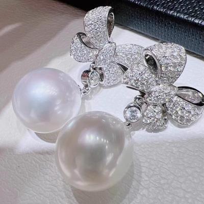 Boucles d'oreilles pendantes Huitan Exquis Nœud Papillon Perle Simulée pour Femmes Boucles d'oreilles Statement Tempérament Boucles d'oreilles Féminines Bijoux de Luxe Zircon Cubique