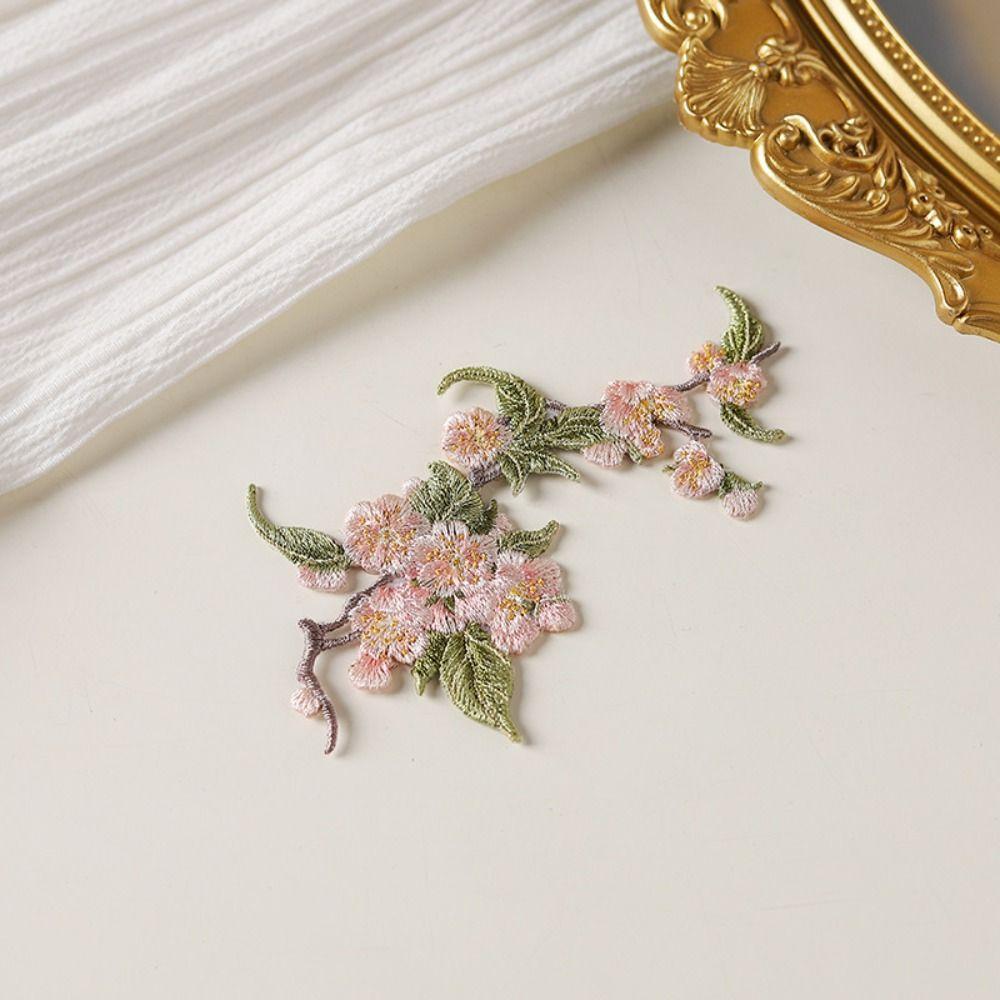 Delicate Flowers Patches DIY Clothes Decoration Sew on Applique Patch 3D Flowers Embroidery Fabric Badge Clothing Decoration