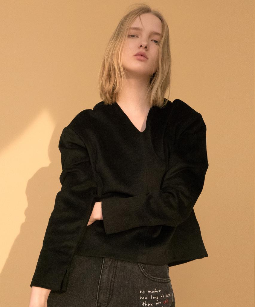 Latizen Ld V Neck Blouse_Bk