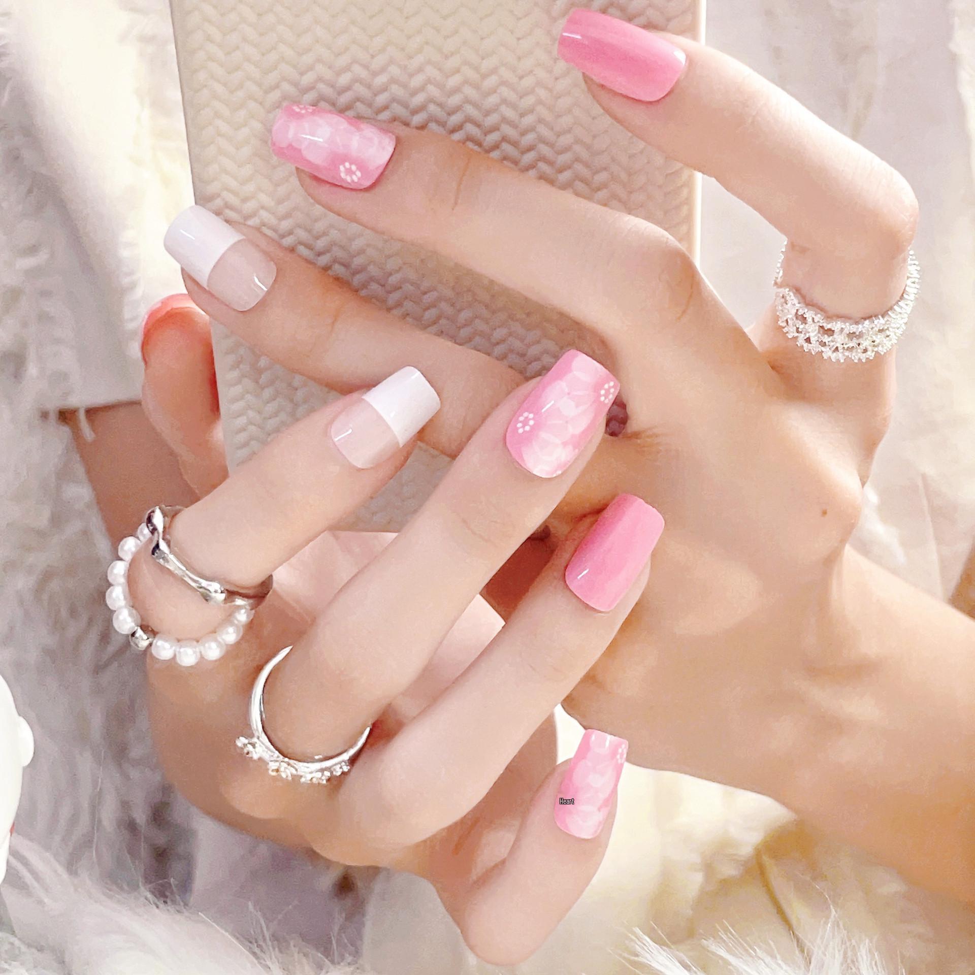 

Removable Pink & White Ombre Flower French Minimalist Fake Nails