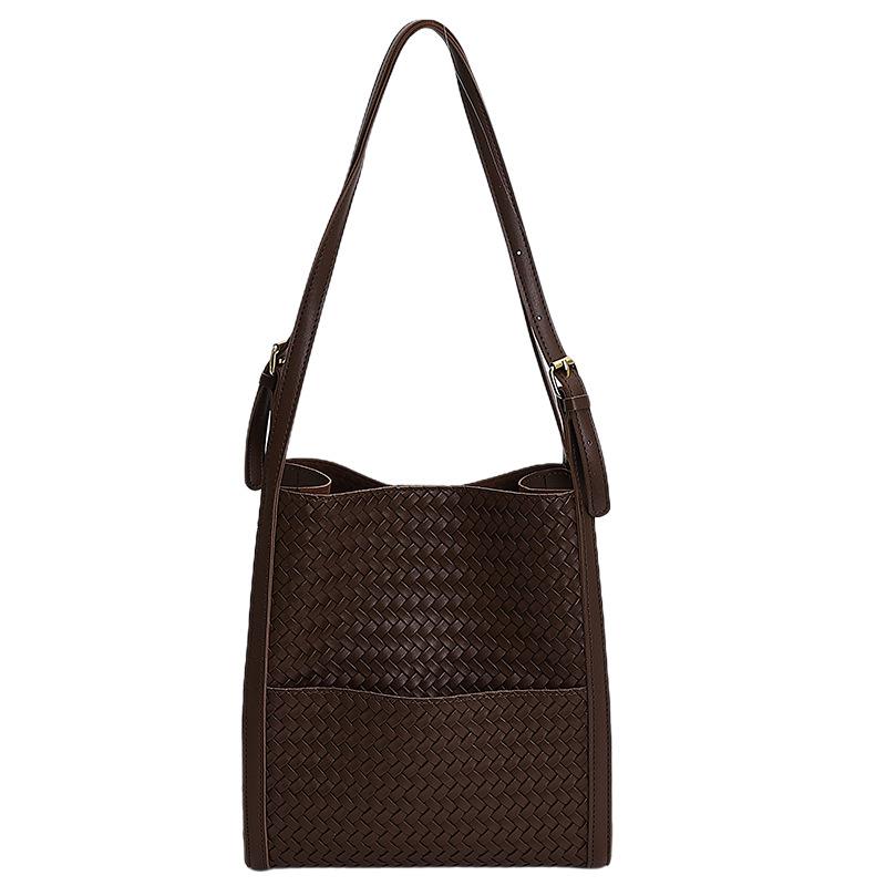 Premium retro woven bucket bag, new large-capacity shoulder tote bag, casual lazy style underarm bag.