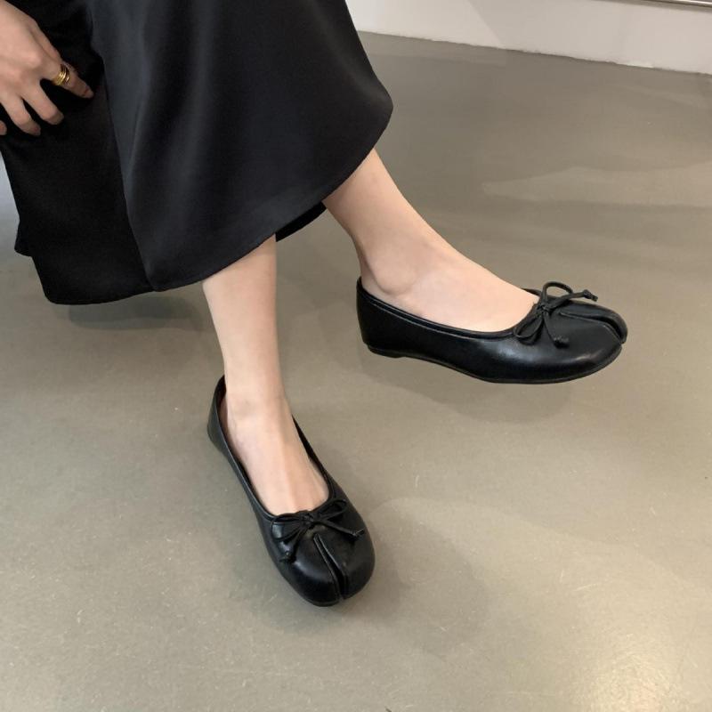 Niche High-toed Pig's Feet Shoes Women's Shoes 2025 New Autumn Horseshoe Pig's Feet Shoes One Pedal Doudou Single Shoes