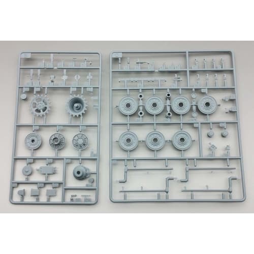 Amusing Hobby 1/35 Scale German Jagdpanther II Tank Destroyer Plastic Model Kit AMH35A011