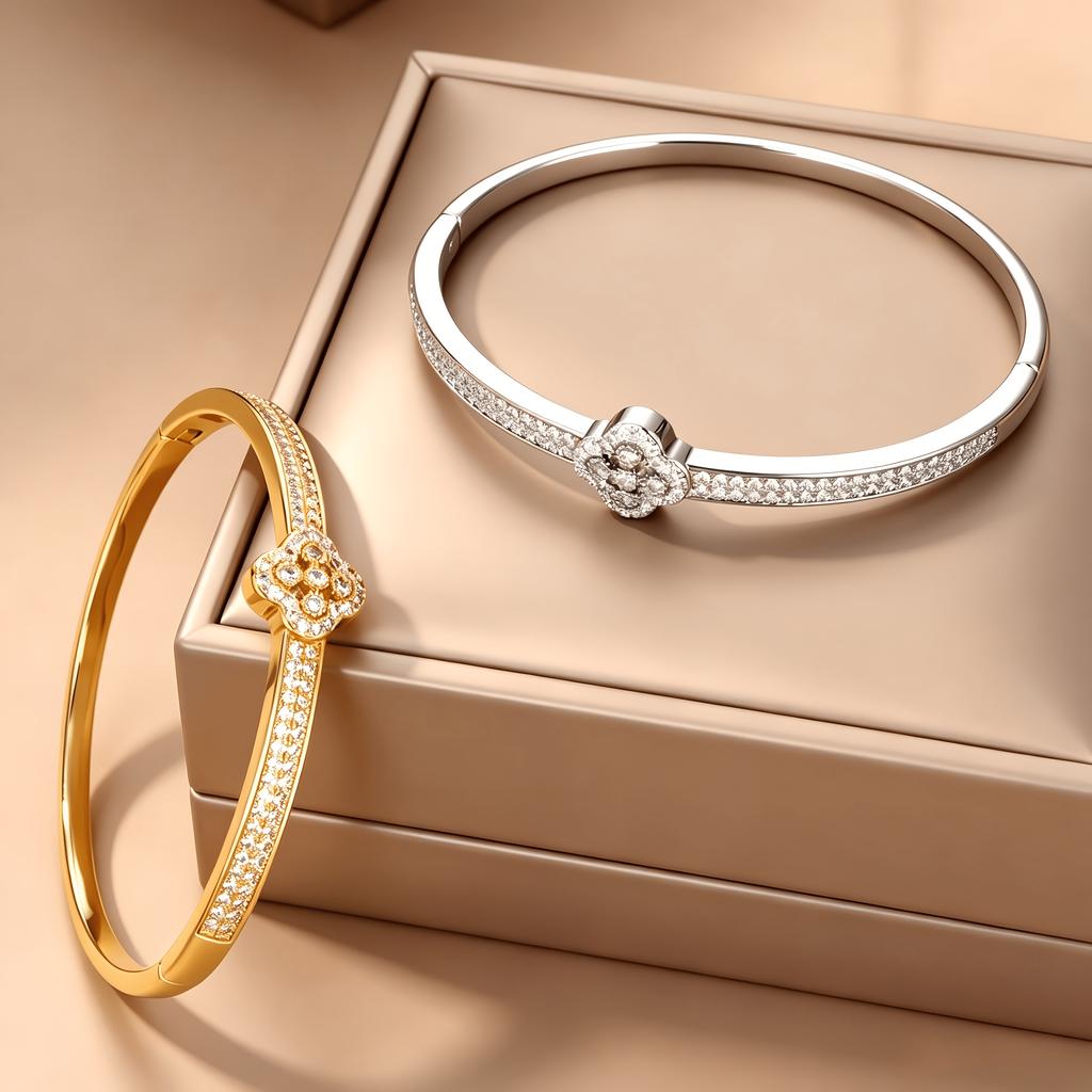 Luxurious four-leaf clover clasp bracelet for women, gold and silver two-tone fine bracelet with classic lucky clover main ornament, fully encrusted