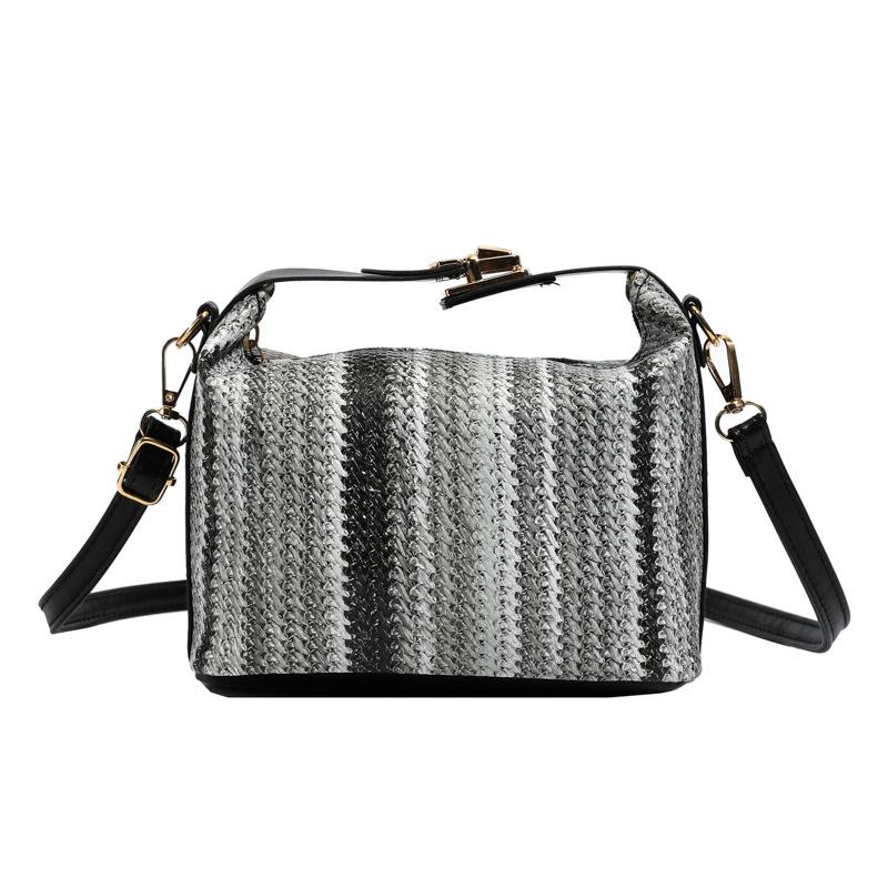 

New niche design handbag bag women s versatile contrasting color messenger box bag temperament commuter woven bag чёрный