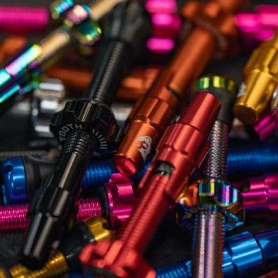 Wolf Tooth Tubeless Valve Stem Kit for Clik Valve 60mm Blue -