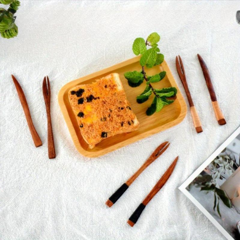 1 Set High Quality Wooden Knife and Fork -- Fruit Fork Dessert Fork Cake Fork Wooden Knife and Fork Log Fork Tableware Cake Cutter