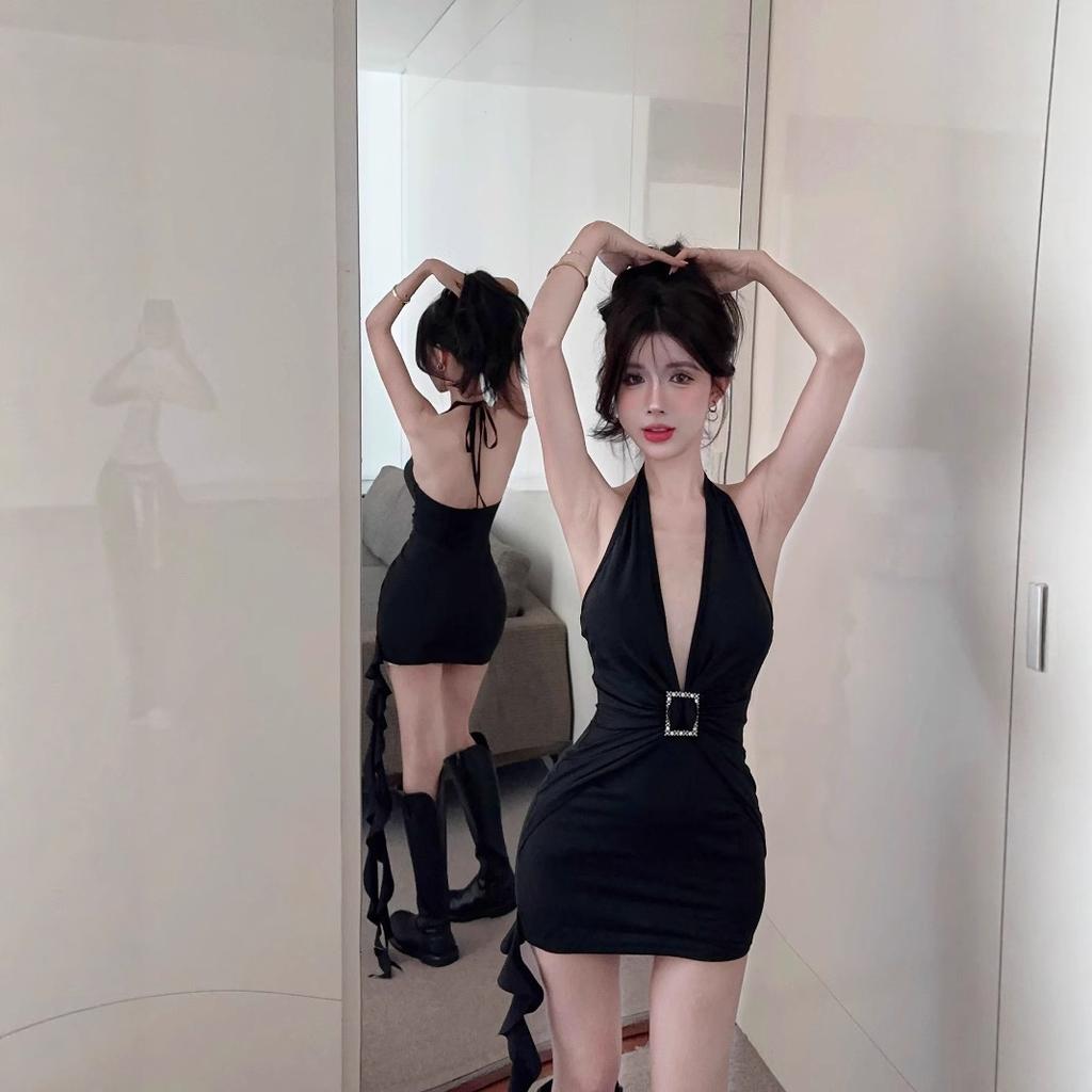 Be careful with the inner battle skirt, deep V-neck lace-up neck dress, women's pure desire sexy backless streamer hip-wrapped short skirt