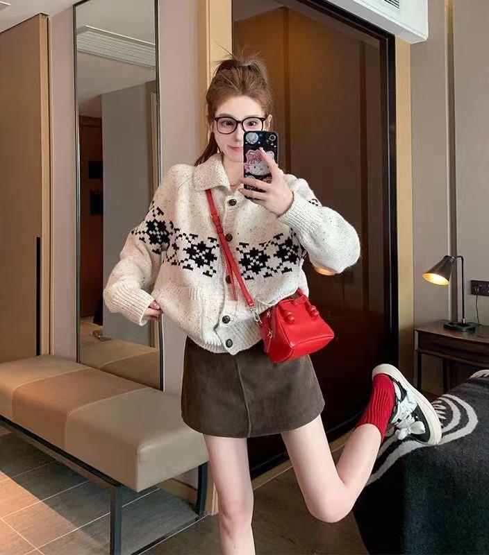 Retro lapel jacquard sweater women's loose winter new models are popular this year, versatile long-sleeved knitted cardigan jacket trend