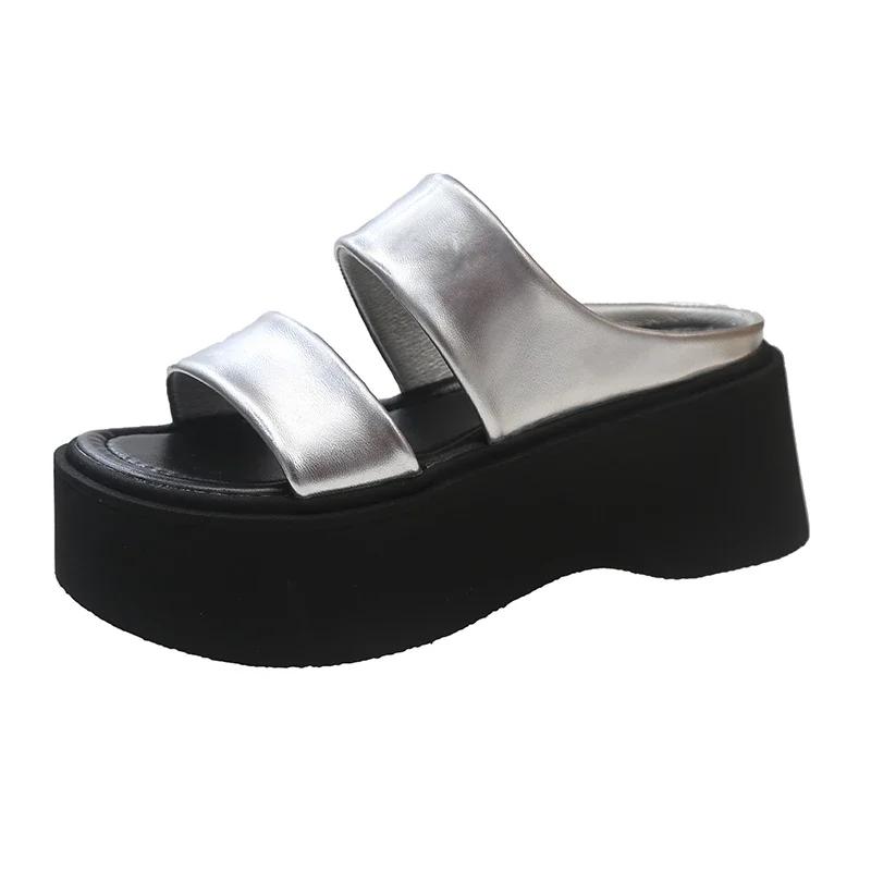 

Летние Уличные Современные Шлепанцы Высокий Каблук Плоская Подошва с Женской Обувью 2024 Высокое Качество Натягивающиеся Неглубокие Однотонные Женские Шлепанцы 40 серебряный