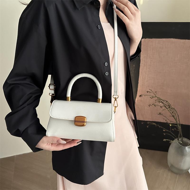Modna damska mała kwadratowa torba na jedno ramię i crossbody na rok 2025: Modna torebka do dojazdów