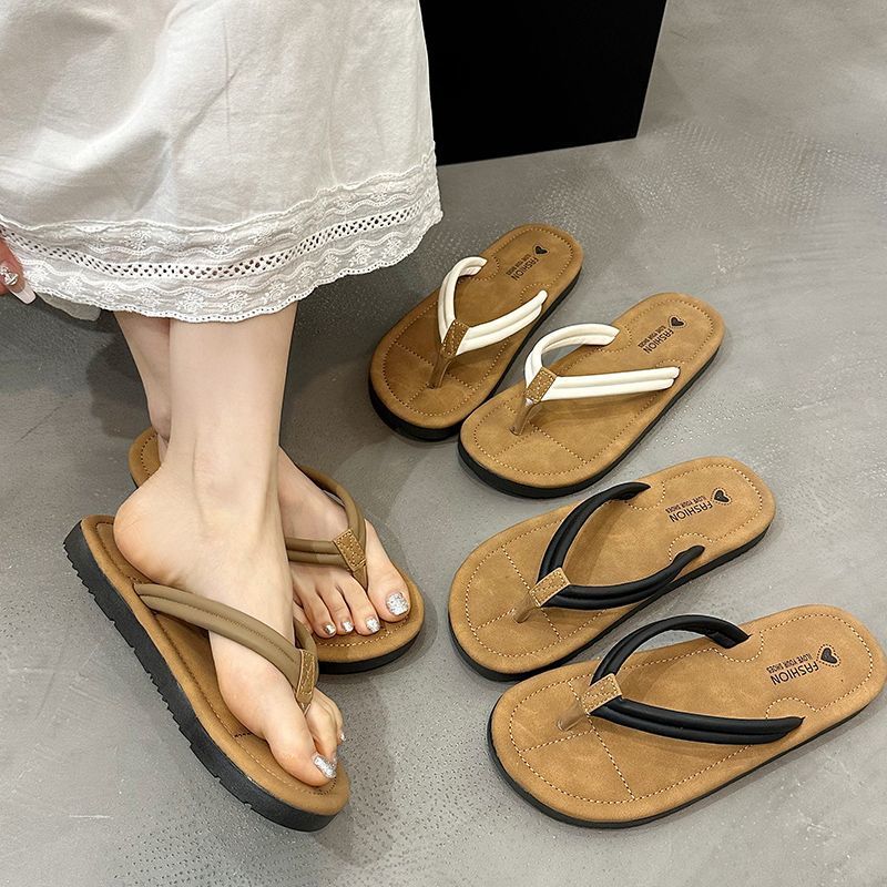 Flat-bottomed beach couple cool slippers fashionable versatile casual flip-flops women 2025 summer new outer wear non-slip soft bottom