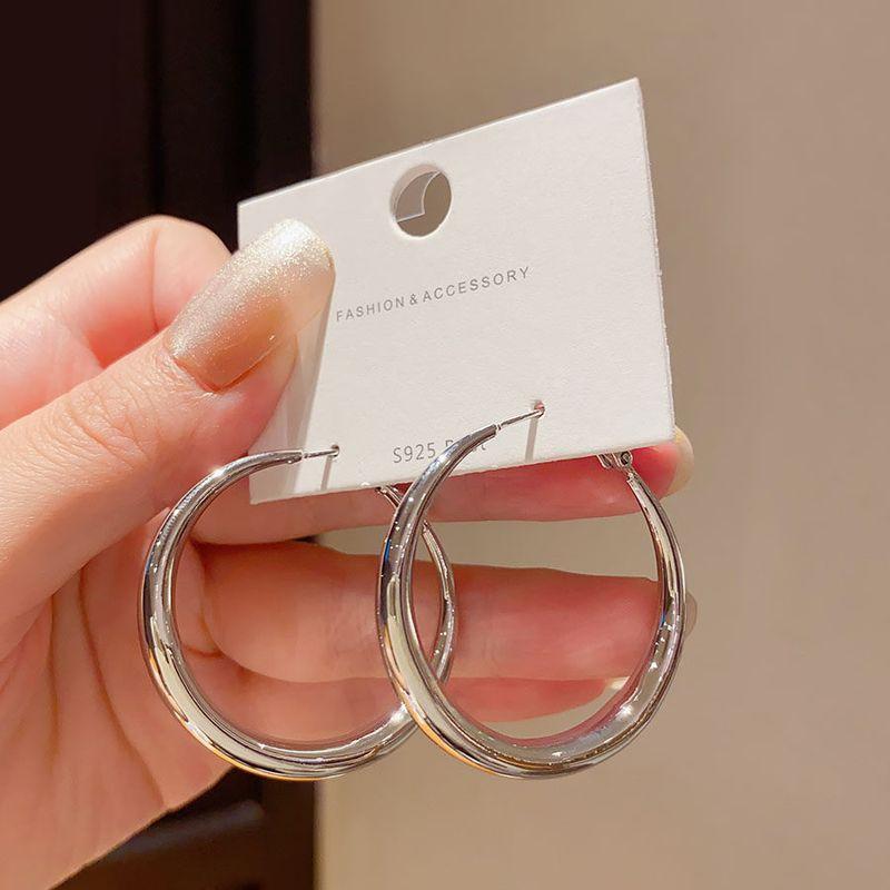 High-End Elegant Circle Hoop Earrings for Women, European and American Style, Exaggerated Minimalist Cool Style, Niche 2025 New Model