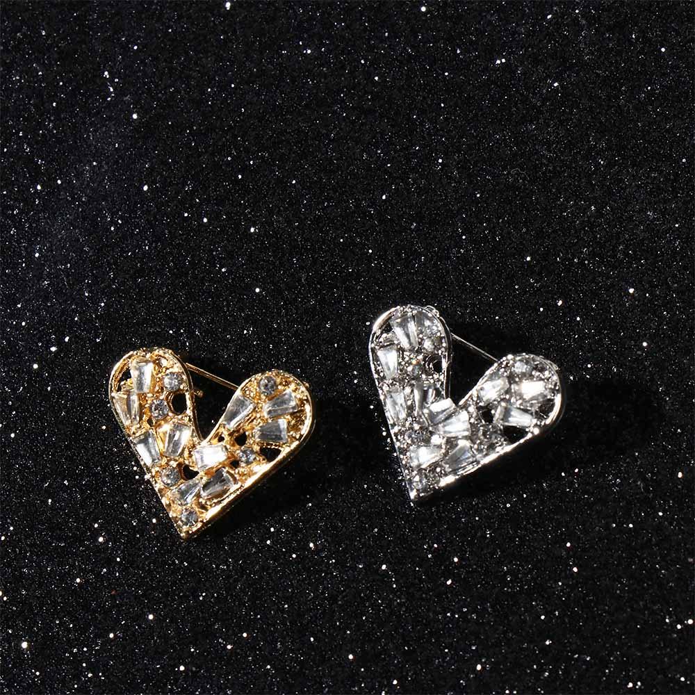 Rectangular Heart Brooch Lapel Shiny Hollow Out Rhinestone Pin Korean Style Elegant Hollow Heart Breastpin Clothing Accessories